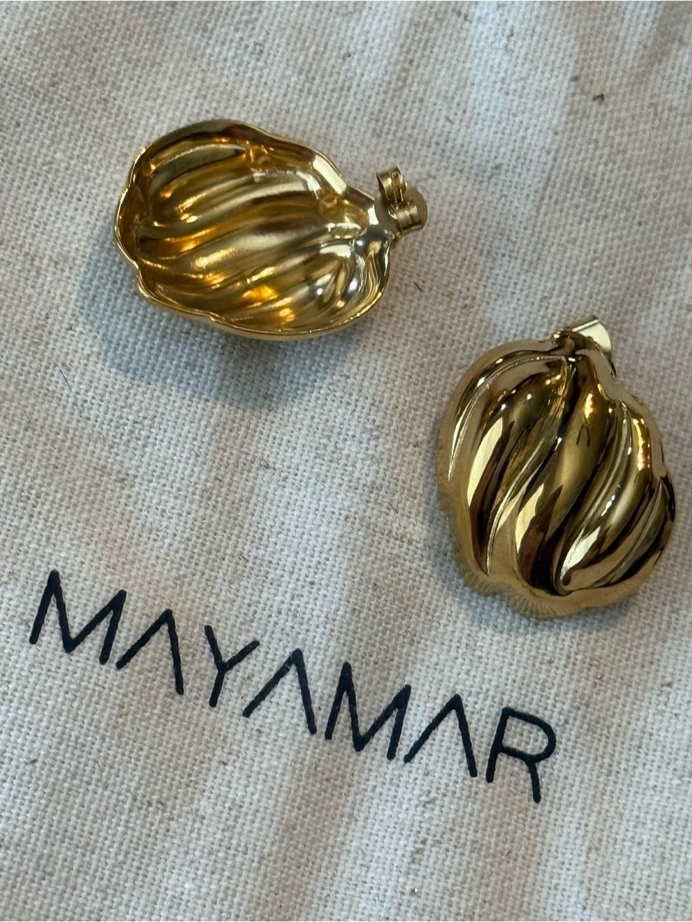 New MAYAMAR 24kt Gold dipped Sculpted ovalStud Earrings - Picture 4 of 4